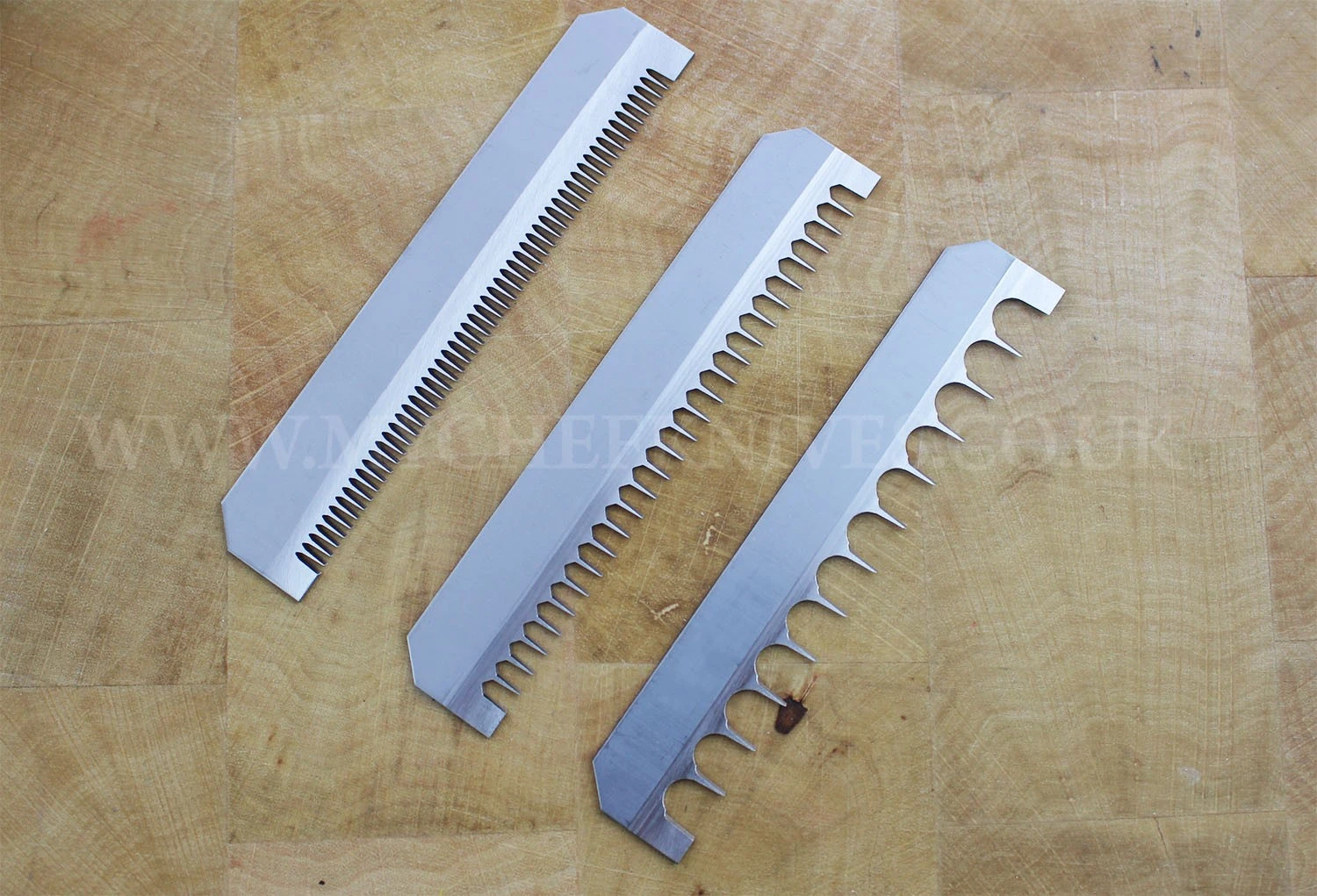 Benriner Japanese Professional Mandoline Slicer 3 Blades 9.5cm + Food Holder 6 Benriner Japanese Professional Mandoline Slicer 3 Blades 9.5cm + Food Holder - Image 4