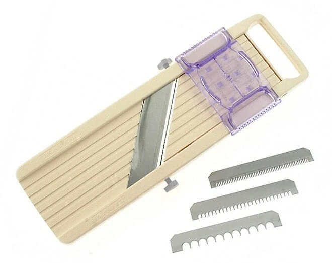 Benriner Japanese Professional Mandoline Slicer 3 Blades 9.5cm + Food Holder 3 Benriner Japanese Professional Mandoline Slicer 3 Blades 9.5cm + Food Holder